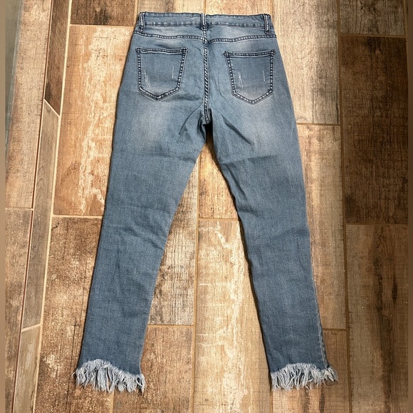 Mid-rise jeans with frayed hem and metallic detail on the side - Picture 7 of 10
